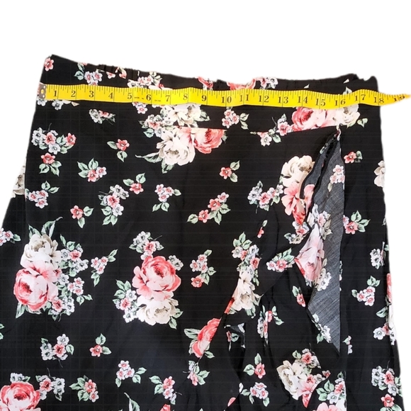Torrid Black Floral Challis Wrap Maxi Skirt Plus Size 1X - Picture 6 of 8
